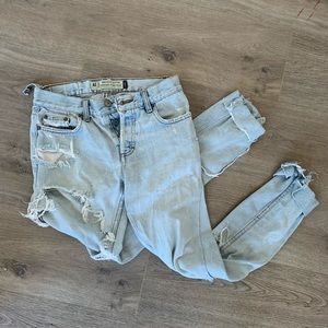 Destroyed vintage mom boyfriend jeans